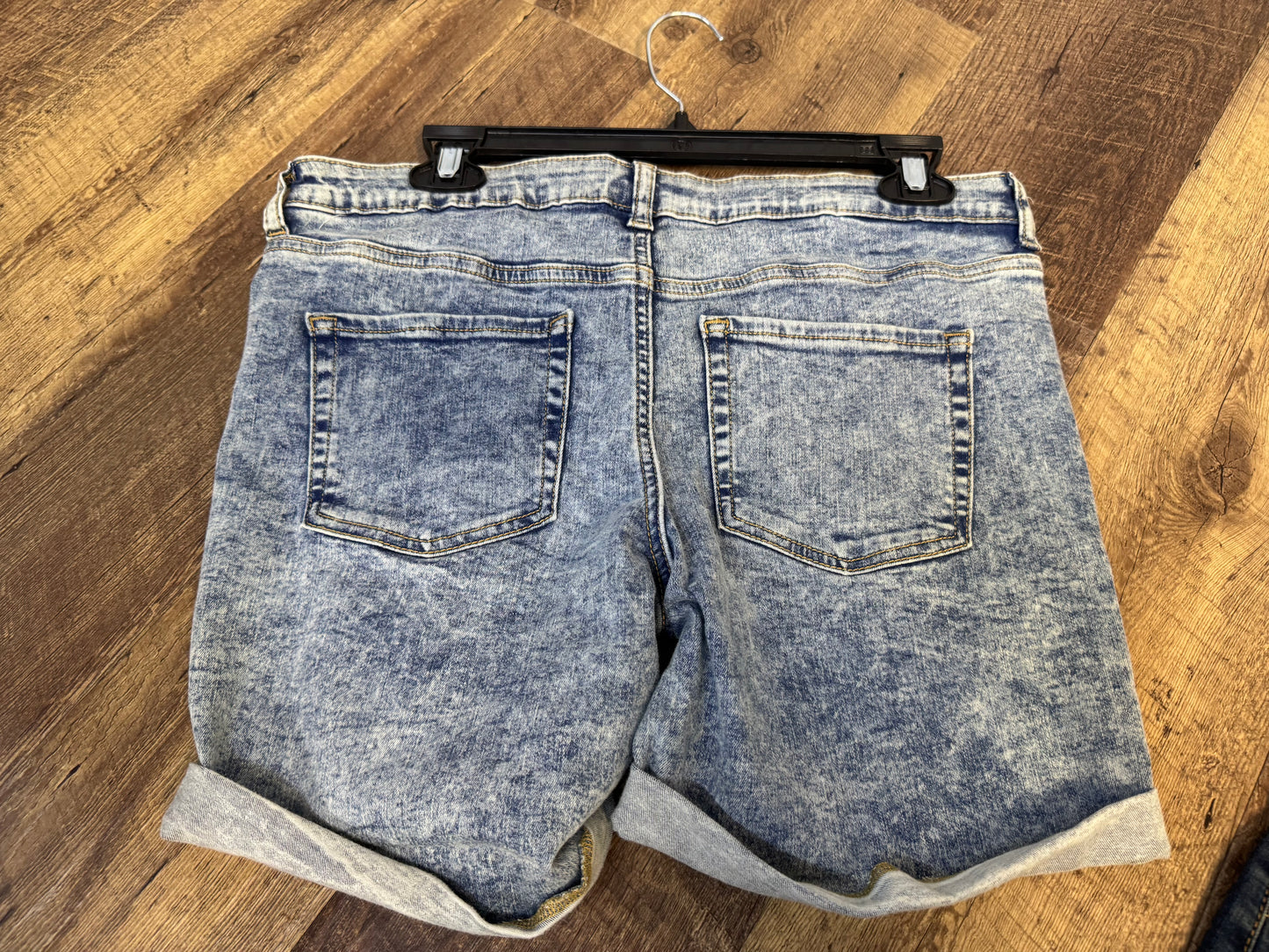 XL (14/16) Plus Cat&Jack Midi Shorts