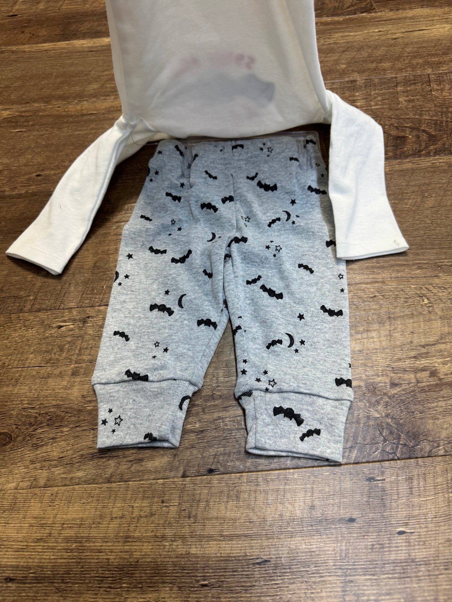 6M Carter's "Batty For Hugs" outfit