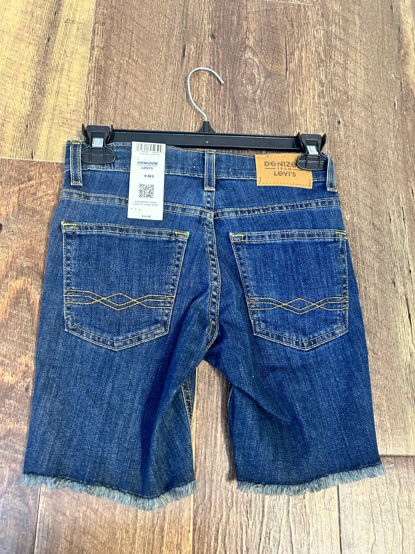 M (8) Levi's Denim Shorts