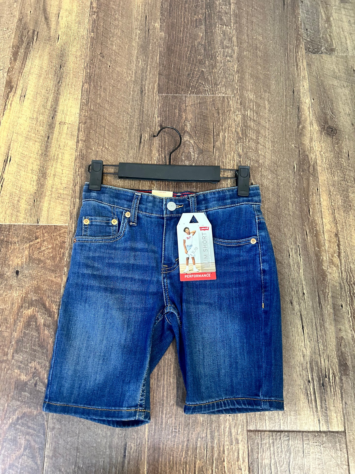 8 Reg 24W Levi's Slim Shorts