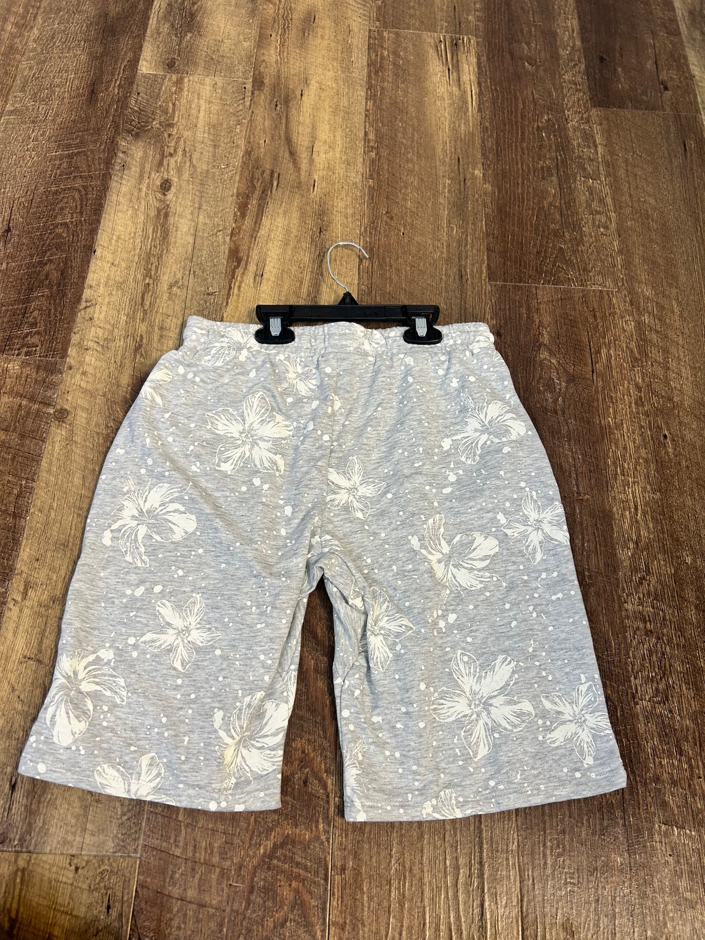 L (12/14) Art Class Shorts